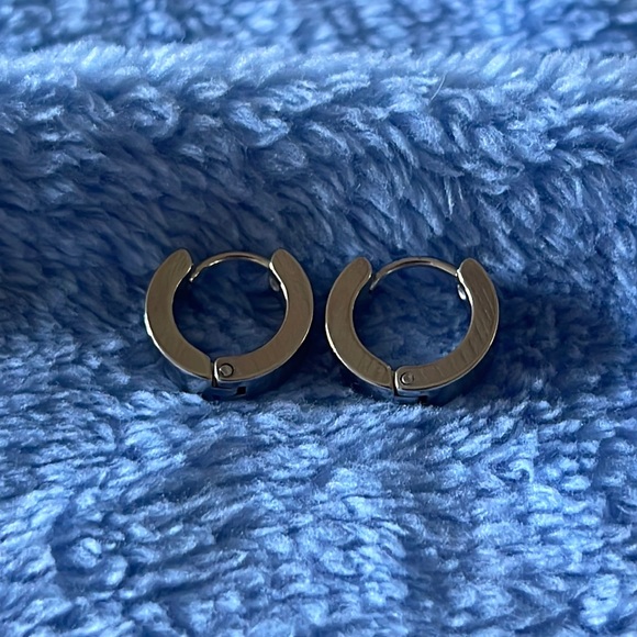 Jewelry - Unisex silver hoop cuff earrings